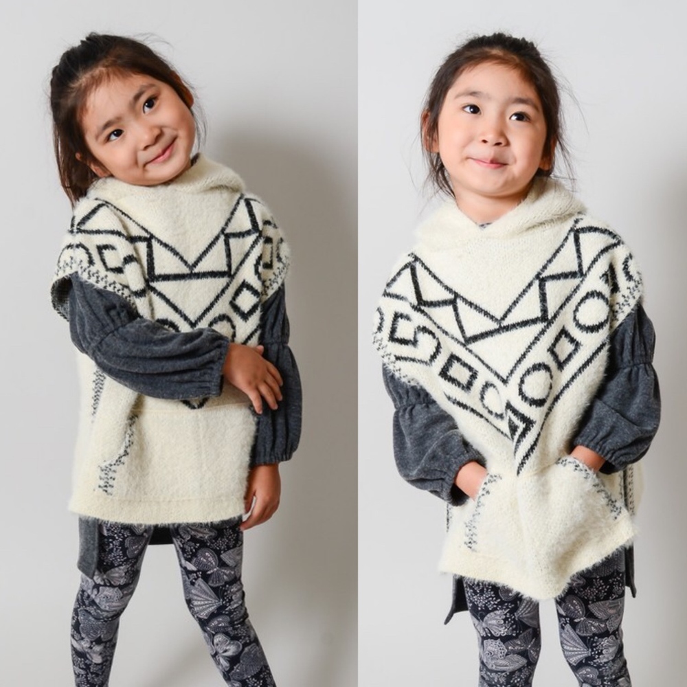 Softest kids fuzzy kangaroo pocket Hoodie Poncho - Picture 3 of 3